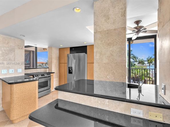 801 N Venetian Dr 208, Miami Beach FL 33139