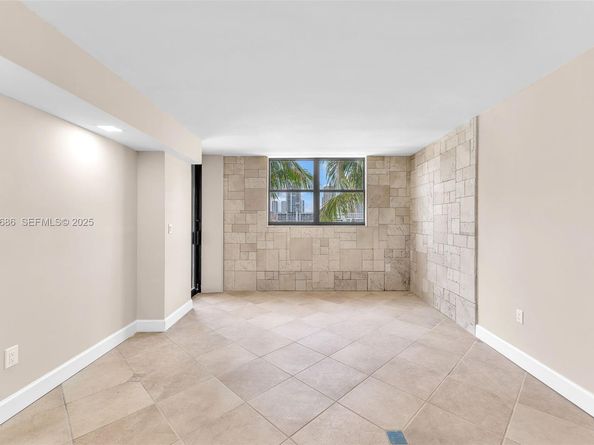 801 N Venetian Dr 208, Miami Beach FL 33139