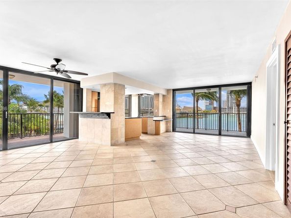 801 N Venetian Dr 208, Miami Beach FL 33139