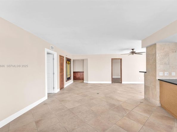 801 N Venetian Dr 208, Miami Beach FL 33139