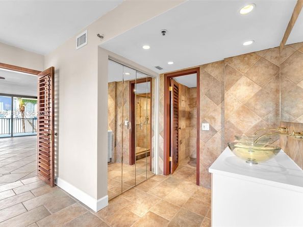 801 N Venetian Dr 208, Miami Beach FL 33139