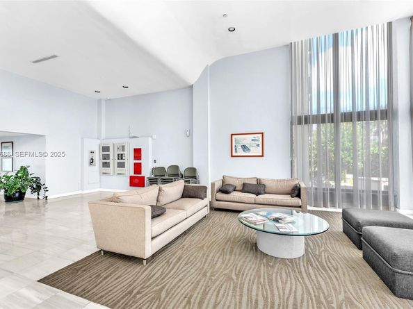 801 N Venetian Dr 208, Miami Beach FL 33139