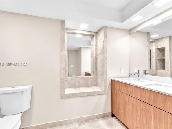 801 N Venetian Dr 208, Miami Beach FL 33139