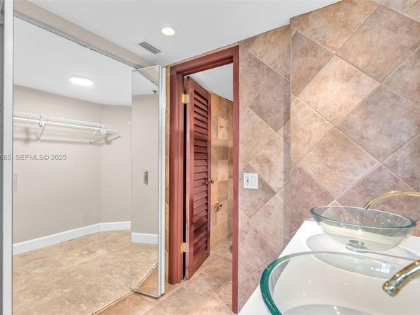 801 N Venetian Dr 208, Miami Beach FL 33139