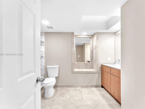 801 N Venetian Dr 208, Miami Beach FL 33139