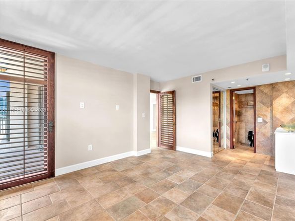 801 N Venetian Dr 208, Miami Beach FL 33139