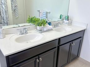 4162 NE 21st St, Homestead FL 33033