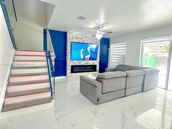 4162 NE 21st St, Homestead FL 33033