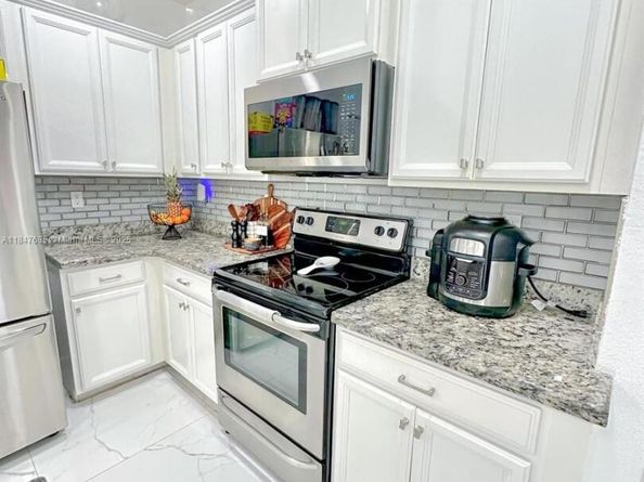 4162 NE 21st St, Homestead FL 33033