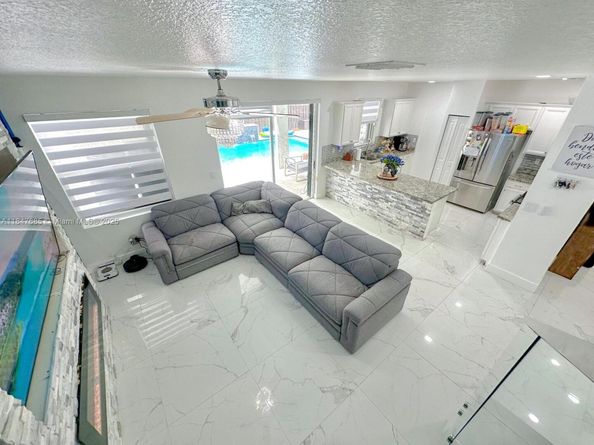 4162 NE 21st St, Homestead FL 33033