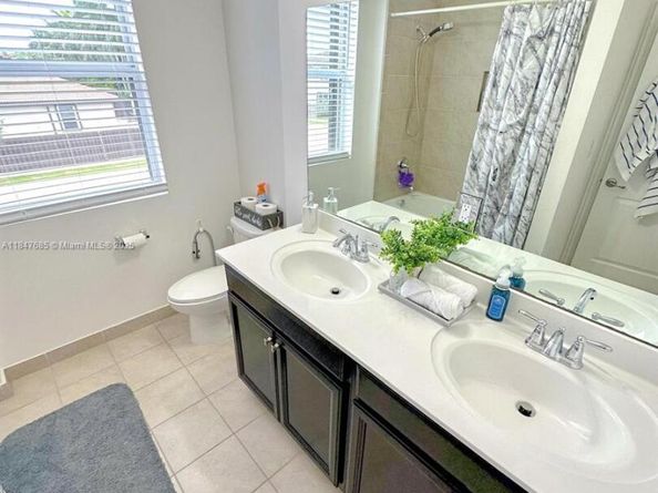 4162 NE 21st St, Homestead FL 33033