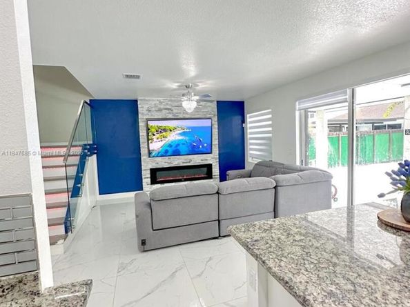 4162 NE 21st St, Homestead FL 33033