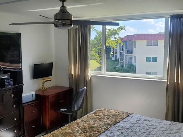 9720 S Hollybrook Lake Dr 303, Pembroke Pines FL 33025