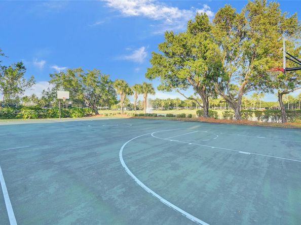 1629 Blue Jay Cir, Weston FL 33327