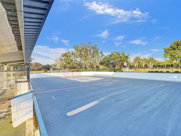 1629 Blue Jay Cir, Weston FL 33327