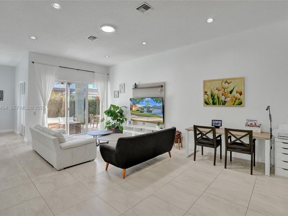 1629 Blue Jay Cir, Weston FL 33327