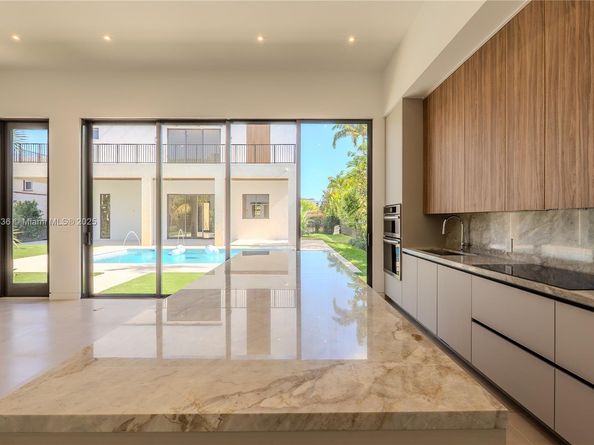 4231 SW 10th St, Miami FL 33134
