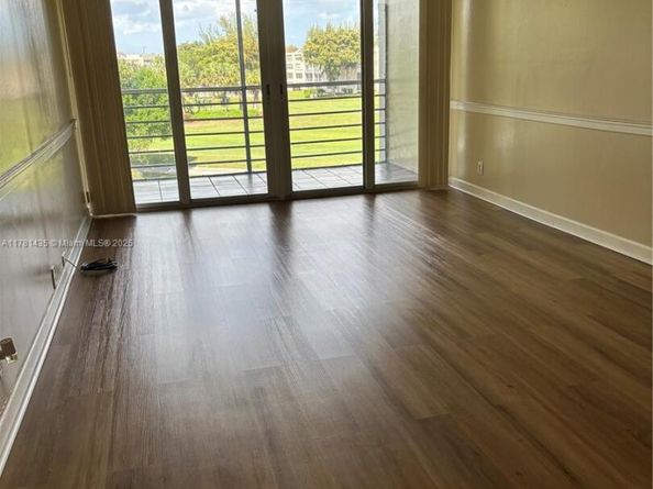 9421 Evergreen Pl 402, Davie FL 33324