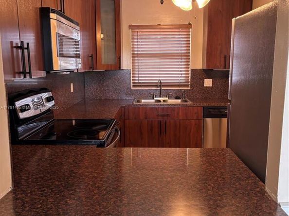 9421 Evergreen Pl 402, Davie FL 33324