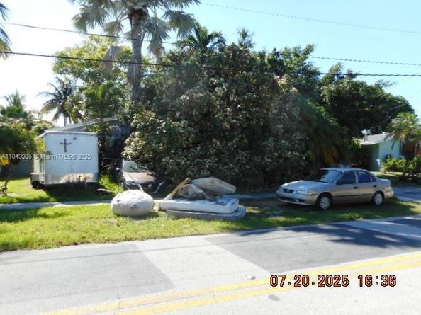 19010 Bel Aire Dr, Cutler Bay FL 33157