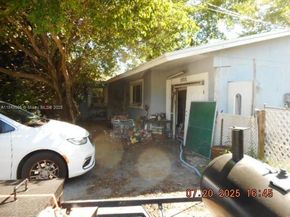19010 Bel Aire Dr, Cutler Bay FL 33157