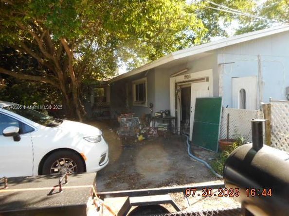 19010 Bel Aire Dr, Cutler Bay FL 33157