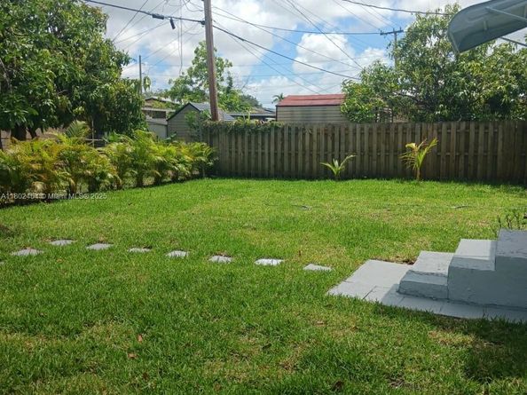 6421 Allen St, Hollywood FL 33024