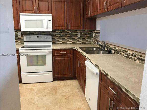 10288 NW 9th St Cir 205, Miami FL 33172