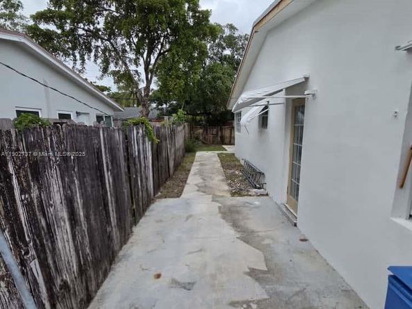 411 NE 57th Ct, Oakland Park FL 33334