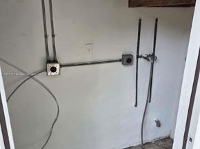 411 NE 57th Ct, Oakland Park FL 33334