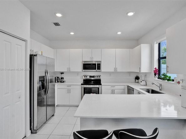 411 NW 204th St, Miami Gardens FL 33169