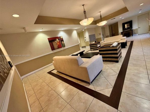 2425 SW 27th Ave 701, Miami FL 33145