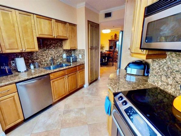 2425 SW 27th Ave 701, Miami FL 33145