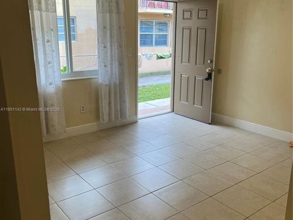 66 W 9th St, Hialeah FL 33010