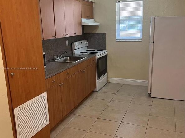 66 W 9th St, Hialeah FL 33010