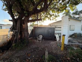 890 E 52nd St, Hialeah FL 33013