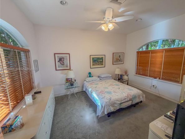 3220 NE 165th St, North Miami Beach FL 33160