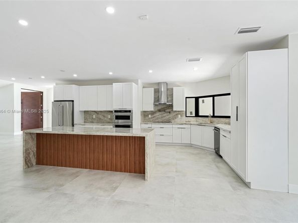 8560 NW 169th Ter, Miami Lakes FL 33016