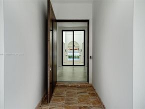 8560 NW 169th Ter, Miami Lakes FL 33016