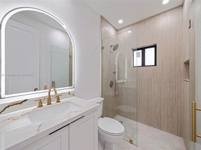 8560 NW 169th Ter, Miami Lakes FL 33016