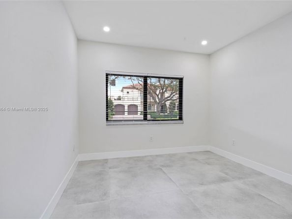 8560 NW 169th Ter, Miami Lakes FL 33016