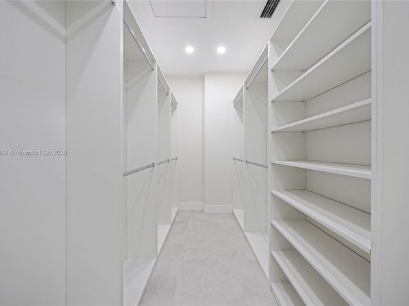 8560 NW 169th Ter, Miami Lakes FL 33016
