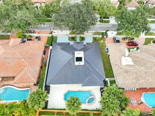 8560 NW 169th Ter, Miami Lakes FL 33016