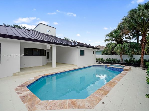 8560 NW 169th Ter, Miami Lakes FL 33016