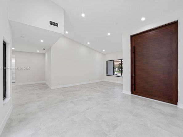 8560 NW 169th Ter, Miami Lakes FL 33016