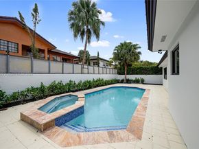 8560 NW 169th Ter, Miami Lakes FL 33016