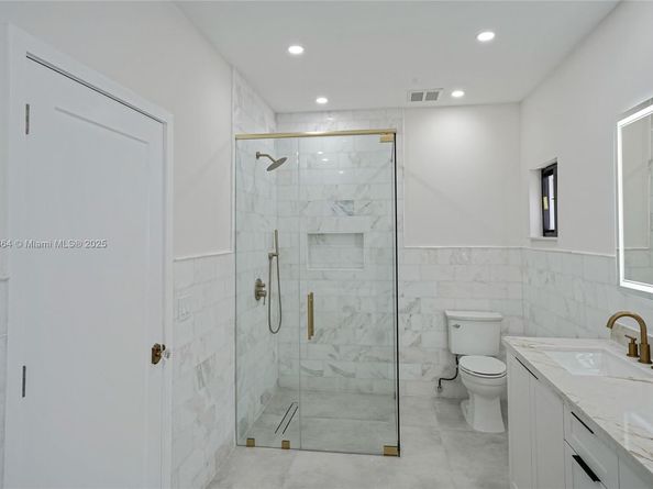 8560 NW 169th Ter, Miami Lakes FL 33016