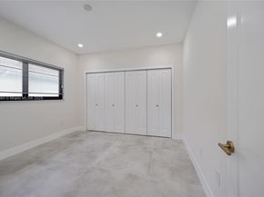 8560 NW 169th Ter, Miami Lakes FL 33016