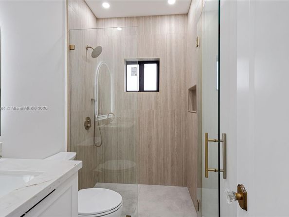 8560 NW 169th Ter, Miami Lakes FL 33016