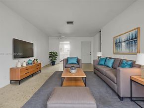 2854 E Crosley Dr E J, West Palm Beach FL 33415